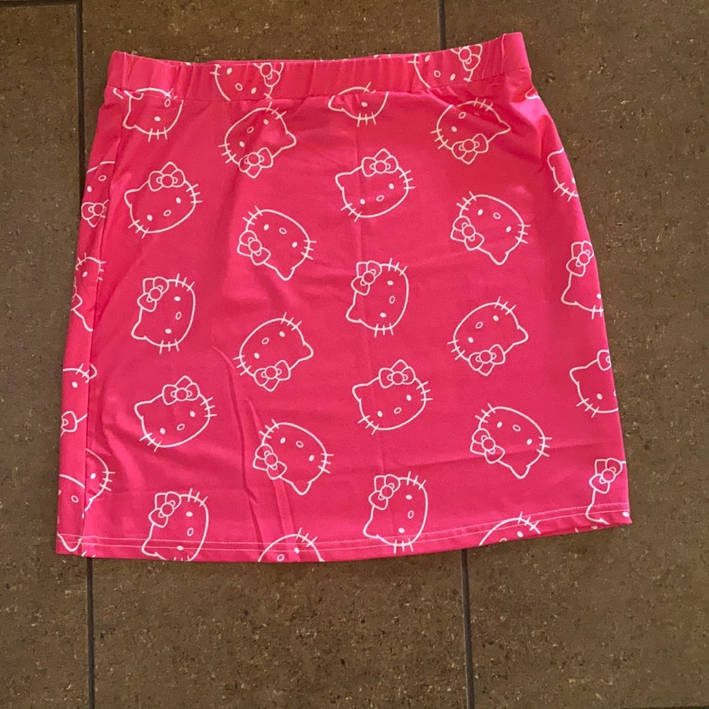 New never worn hello kitty skirt